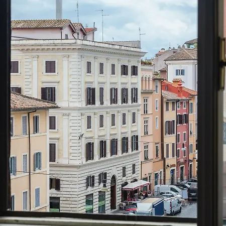 Prestigious Piazza Navona Rom