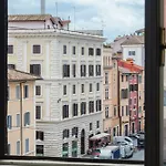 Prestigious Piazza Navona Rom