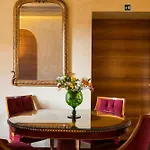 Prestigious Piazza Navona Apartment *